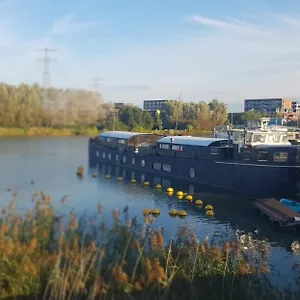 Wheelhouse Euphrate Houseboat Diemerbrug
