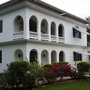 Lorenton Hideaway , Lucea Jamaica